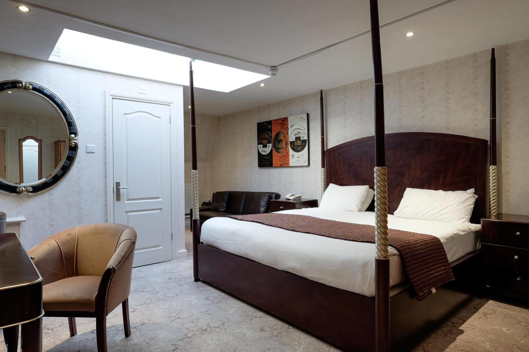 The Cathedral Hotel Lichfield Buitenkant foto